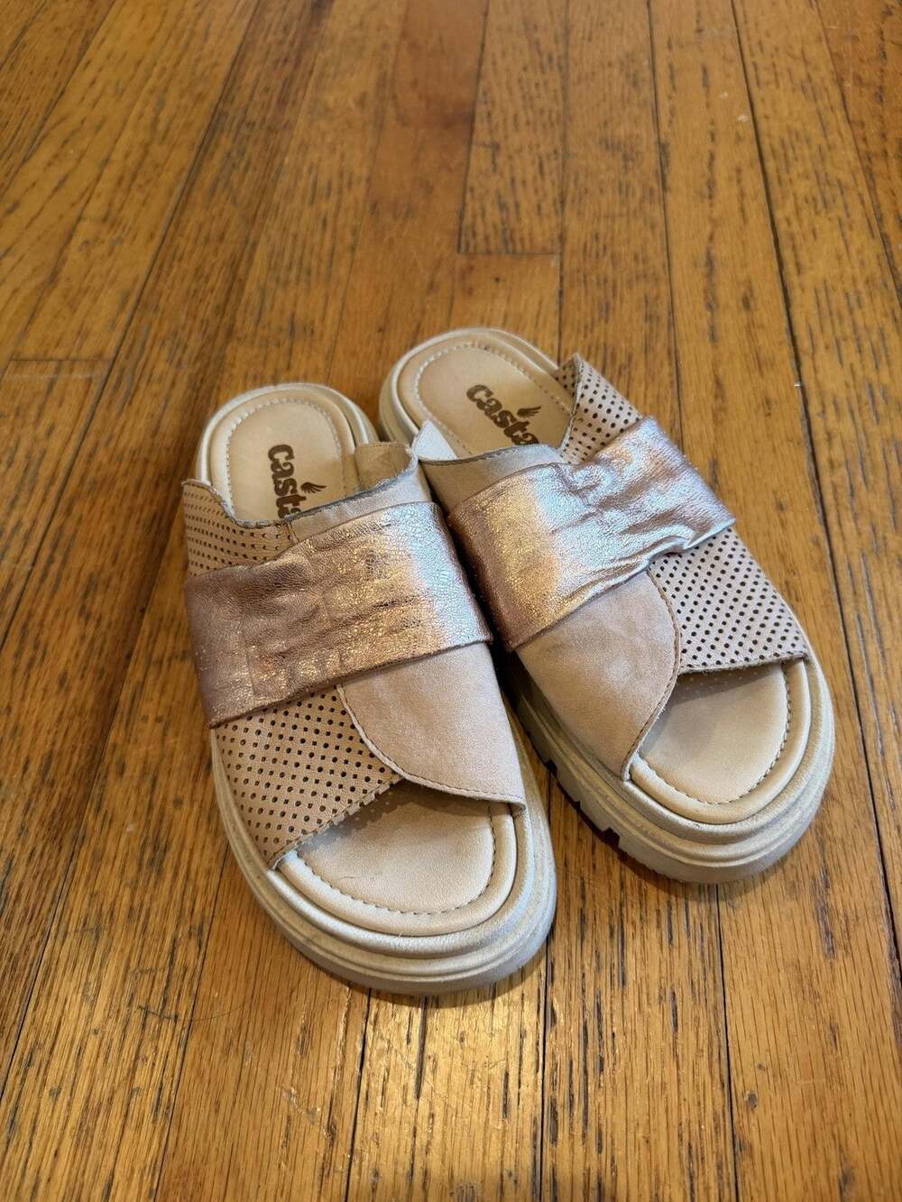 Casta Women's Gold Leather Platform Sandals Size 7.5